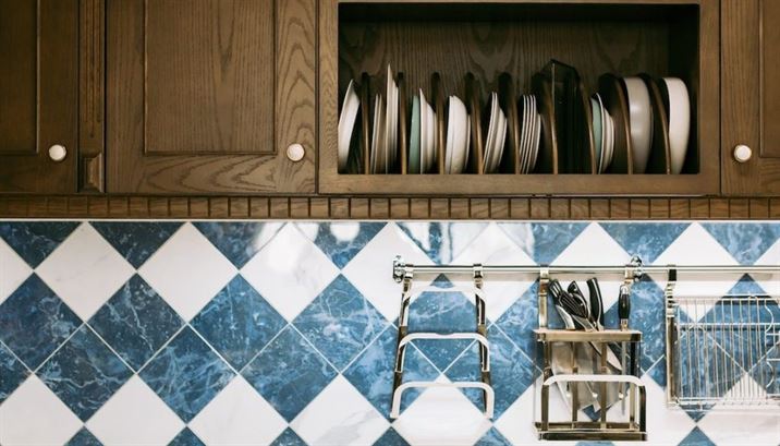 Vamoose S Quick Tip The Best Way To Clean Wooden Kitchen Cupboards